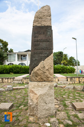 inscriptie-de-la-monumentul-eroilor-din-mangalia-judetul-constanta.jpg