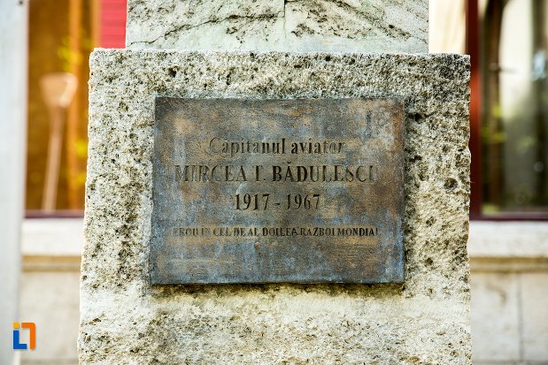 inscriptie-de-la-statuia-lui-mircea-t-badulescu-din-buzau-judetul-buzau.jpg