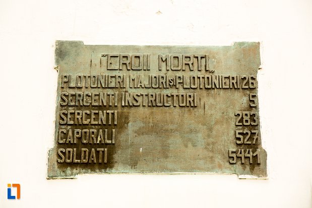 inscriptie-de-pe-monumentul-eroilor-din-dorohoi-judetul-botosani.jpg