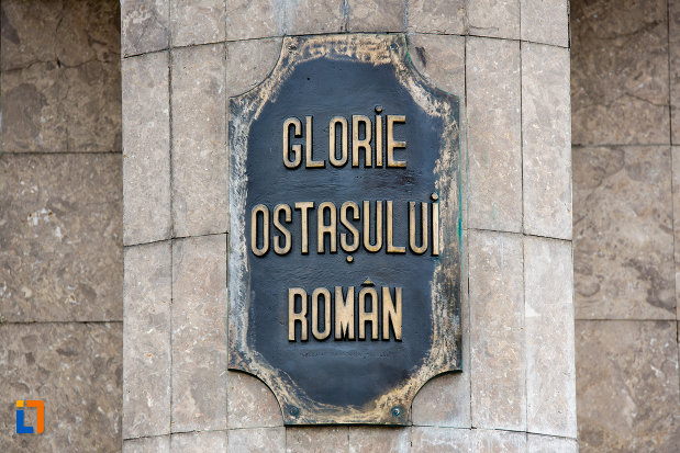 inscriptie-de-pe-monumentul-glorie-ostasului-roman-din-cluj-napoca-judetul-cluj.jpg