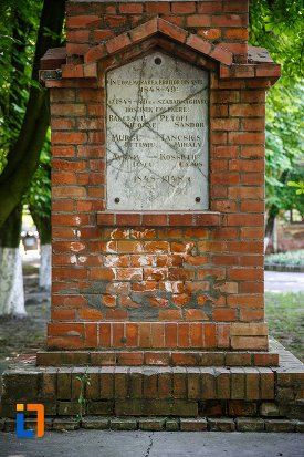 inscriptie-de-pe-monumentul-revolutiei-de-la-1848-din-jimbolia-judetul-timis.jpg