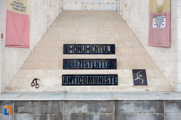 inscriptie-de-pe-monumentul-rezistentei-anticomuniste-din-cluj-napoca-judetul-cluj.jpg