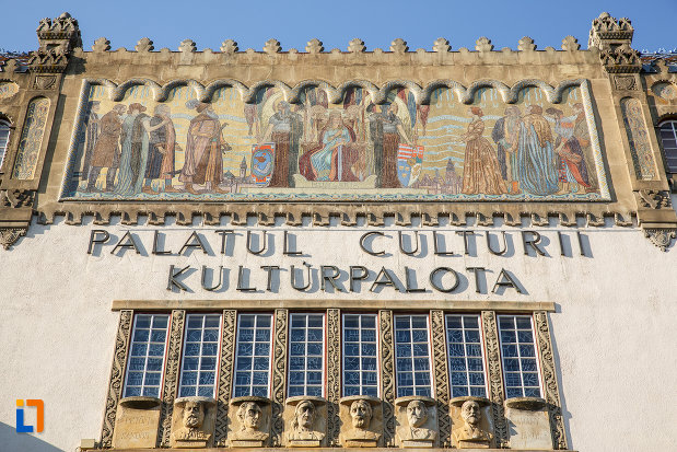 inscriptie-de-pe-palatul-culturii-filarmonica-biblioteca-si-muzeul-de-arta-din-targu-mures-judetul-mures.jpg