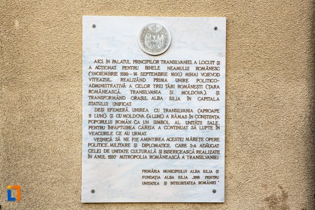 inscriptie-de-pe-palatul-principilor-transilvaniei-din-alba-iulia-judetul-alba.jpg