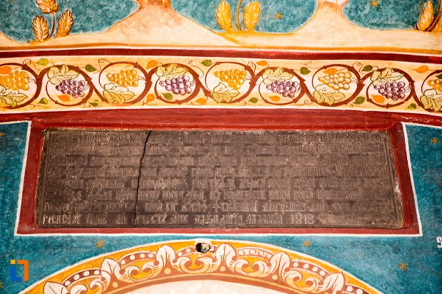 inscriptie-din-biserica-adormirea-maicii-domnului-mavrodolu-din-pitesti-judetul-arges.jpg