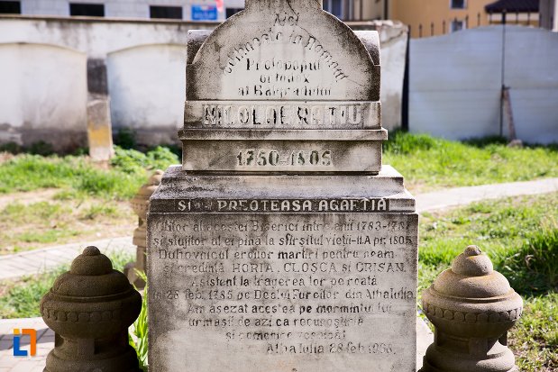 inscriptie-funerara-din-cimitirul-bisericii-grecesti-bunavestire-din-alba-iulia-judetul-alba.jpg