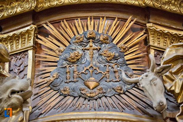 inscriptie-si-cap-de-bour-biserica-romana-catolica-sfanta-treime-din-cluj-napoca-judetul-cluj.jpg