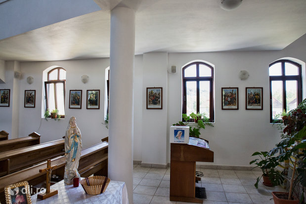 interior-biserica-greco-catolica-din-vama-judetul-satu-mare.jpg