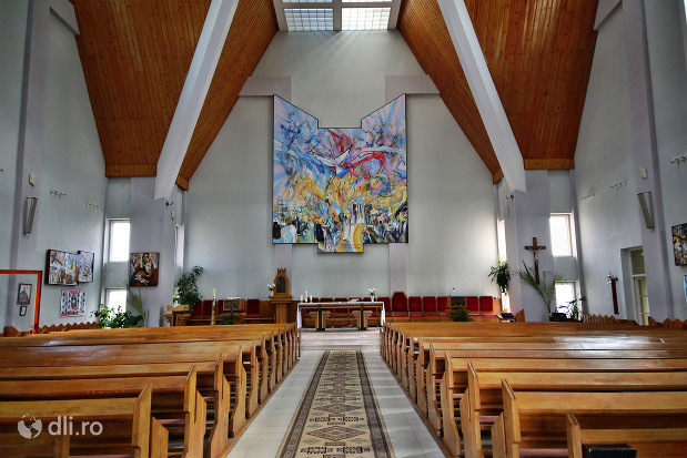 interior-biserica-romano-catolica-sfantul-duh-din-satu-mare.jpg