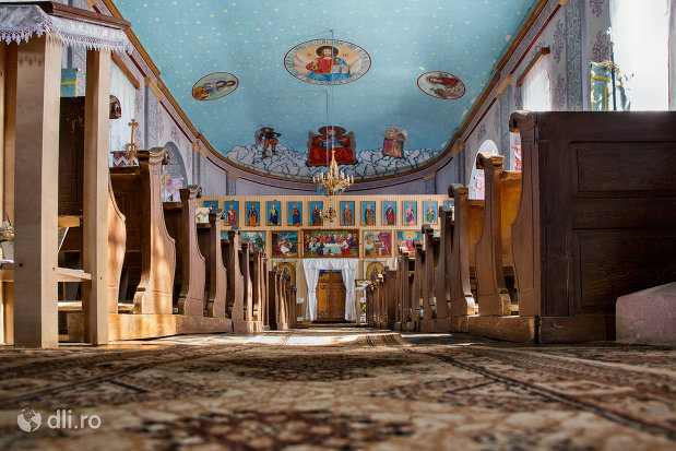 interior-biserica-sf-arhangheli-mihail-si-gavril-din-viile-satu-mare-judetul-satu-mare.jpg
