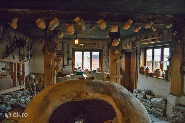 interior-ceramica-sacel-judetul-maramures.jpg