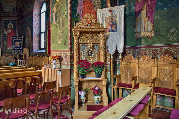 interior-din-biserica-greco-catolica-buna-vestire-din-oradea-judetul-bihor.jpg