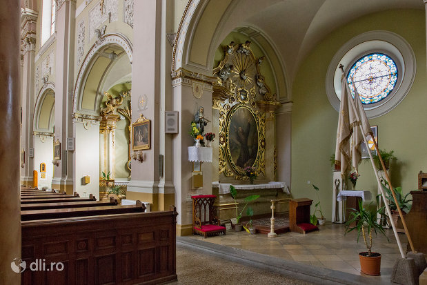 interior-din-biserica-romano-catolica-coborarea-sfantului-duh-din-oradea-judetul-bihor.jpg