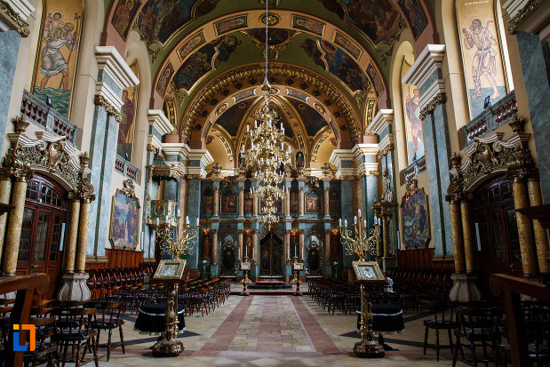 interiorul-de-la-biserica-ortodoxa-adormirea-maicii-domnului-din-lugoj-judetul-timis.jpg