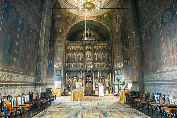 interiorul-de-la-biserica-sf-apostoli-si-sf-gheorghe-din-caracal-judetul-olt.jpg