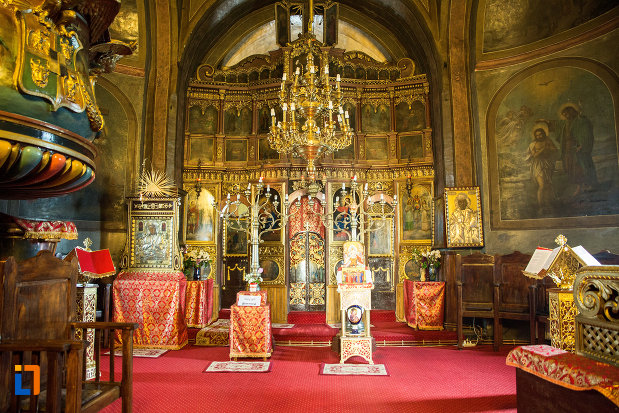 interiorul-de-la-biserica-sf-voievozi-din-targu-jiu-judetul-gorj.jpg