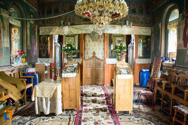 interiorul-de-la-rala-din-biserica-biserica-intrarea-in-biserica-a-maicii-domnului-din-caracal-judetul-olt.jpg