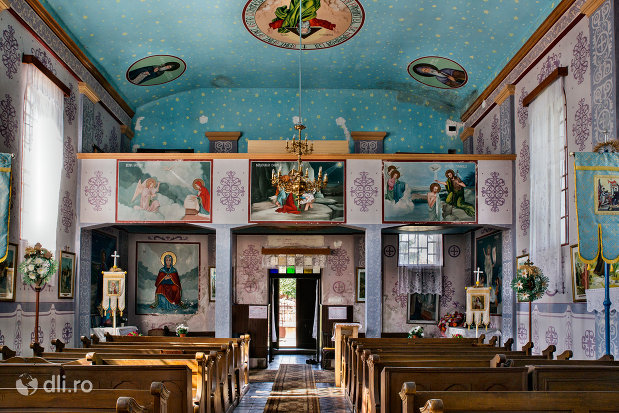 interiorul-vazut-dinspre-altar-biserica-sf-arhangheli-mihail-si-gavril-din-viile-satu-mare-judetul-satu-mare.jpg