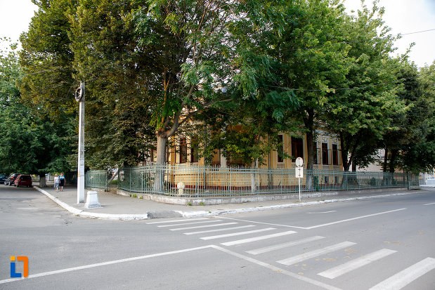 intersectia-cu-muzeul-municipal-de-arte-din-turnu-magurele-judetul-teleorman.jpg