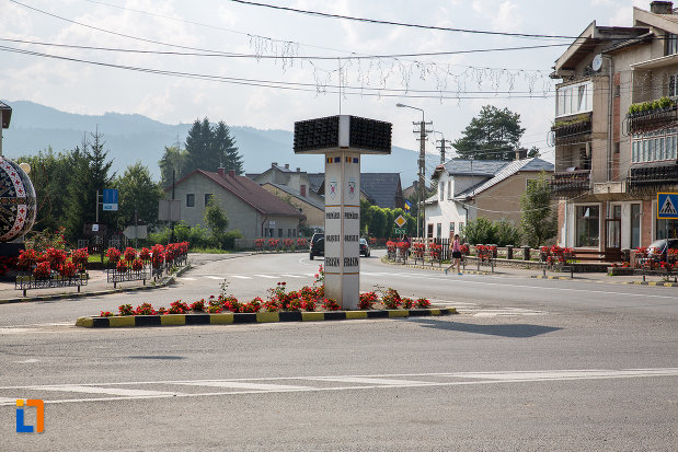 intersectie-de-drumuri-din-orasul-frasin-judetul-suceava.jpg