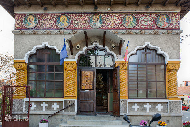 intrare-in-biserica-greco-catolica-buna-vestire-din-oradea-judetul-bihor.jpg