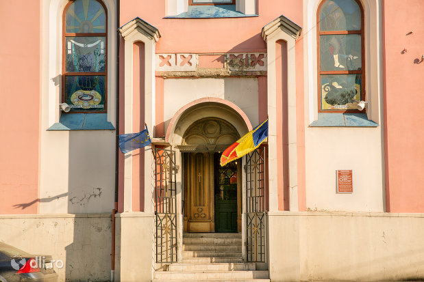 intrare-in-biserica-greco-catolica-sf-mare-mucenic-gheorghe-biserica-seminarului-teologic-greco-catolic-din-oradea-judetul-bihor.jpg