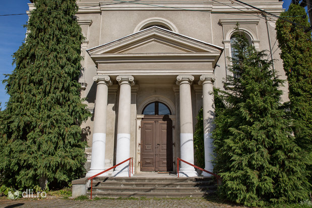 intrare-in-biserica-reformata-din-baia-sprie-judetul-maramures.jpg