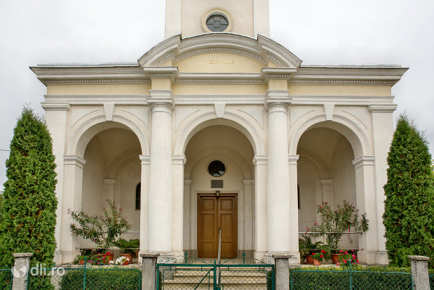 intrare-in-biserica-reformata-din-culciu-mare-judetul-satu-mare.jpg