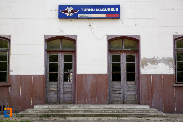 intrare-in-gara-din-turnu-magurele-judetul-teleorman.jpg