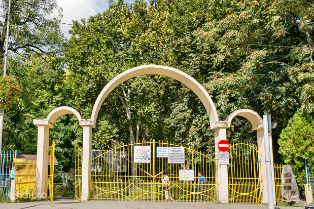 intrare-in-gradina-romei-din-satu-mare.jpg