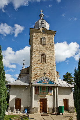 intrare-in-manastirea-sfintii-apostoli-petru-si-pavel-din-bixad-judetul-satu-mare.jpg