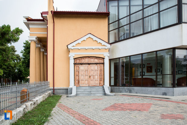 intrarea-in-ateneul-nicolae-balanescu-din-giurgiu-judetul-giurgiu.jpg