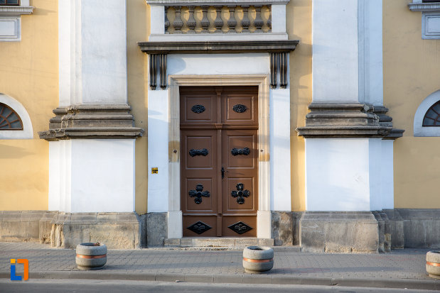 intrarea-in-biserica-evanghelica-luterana-sinodo-prezbiteriana-din-cluj-napoca-judetul-cluj.jpg