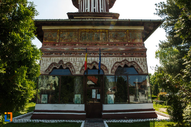 intrarea-in-biserica-muzeu-sf-ilie-biserica-noua-din-dragasani.jpg