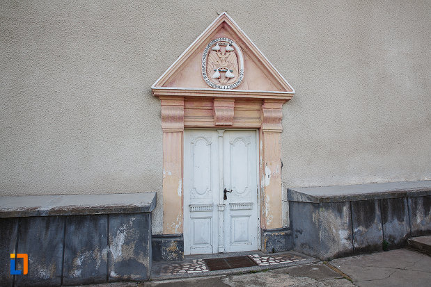 intrarea-in-biserica-reformata-din-hunedoara-judetul-hunedoara.jpg