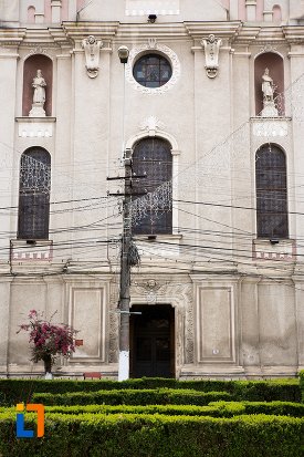 intrarea-in-biserica-sf-elisabeta-a-ungariei-manastirea-minorita-din-aiud-judetul-alba.jpg