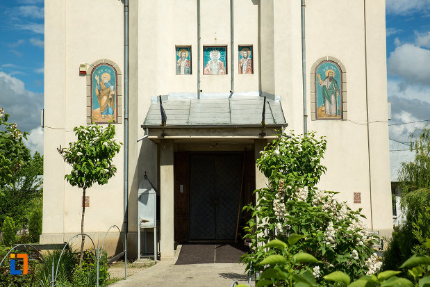 intrarea-in-biserica-sf-nicolae-din-caracal-judetul-olt.jpg