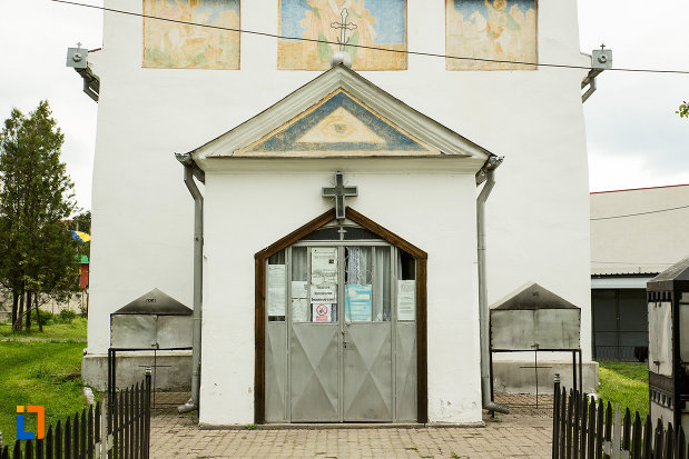 intrarea-in-biserica-sf-nicolae-din-filiasi-judetul-dolj.jpg
