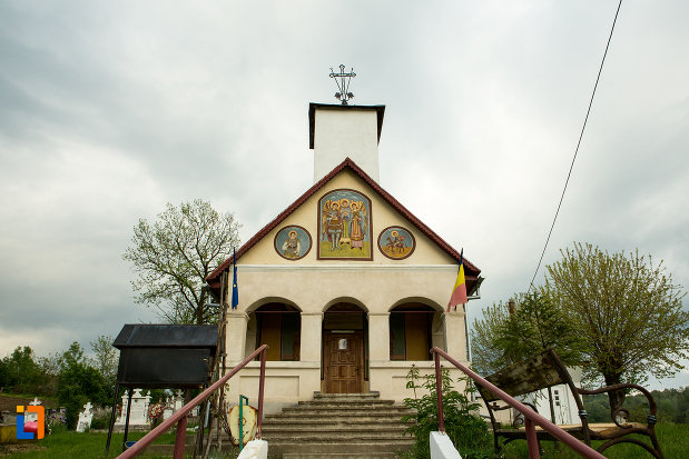 intrarea-in-biserica-sf-voievozi-din-leurda-judetul-gorj.jpg