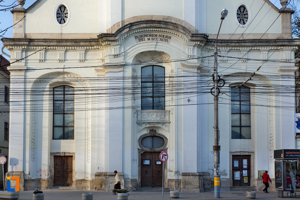 intrarea-in-biserica-unitariana-din-cluj-napoca-judetul-cluj.jpg