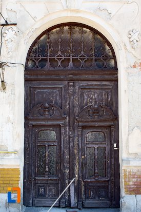 intrarea-in-casa-de-la-nr-8-din-ansamblul-urban-str-teilor-din-alba-iulia-judetul-alba.jpg
