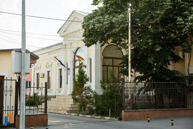 intrarea-in-casa-seceleanu-azi-inspectoratul-scolar-din-buzau-judetul-buzau.jpg