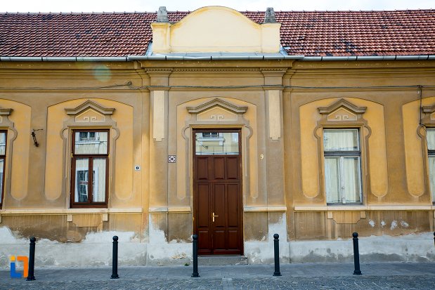 intrarea-in-casa-str-mitropolit-andrei-saguna-nr-9-din-alba-iulia-judetul-alba.jpg