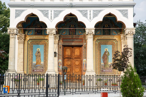 intrarea-in-catedrala-domneasca-sf-alexandru-din-alexandria-judetul-teleorman.jpg