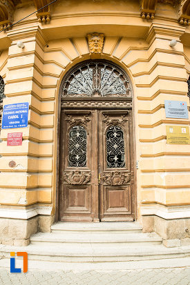 intrarea-in-colegiul-national-carol-i-din-craiova-judetul-dolj.jpg
