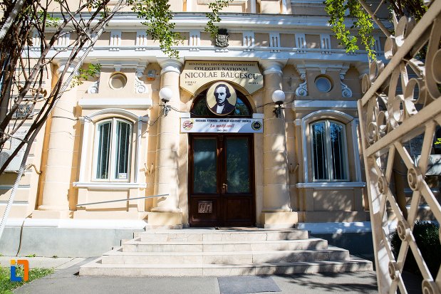intrarea-in-colegiul-national-nicolae-balcescu-din-braila-judetul-braila.jpg