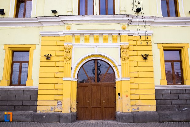 intrarea-in-colegiul-tehnic-din-aiud-judetul-alba.jpg