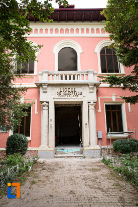 intrarea-in-liceul-ion-majorescu-din-giurgiu-judetul-giurgiu.jpg