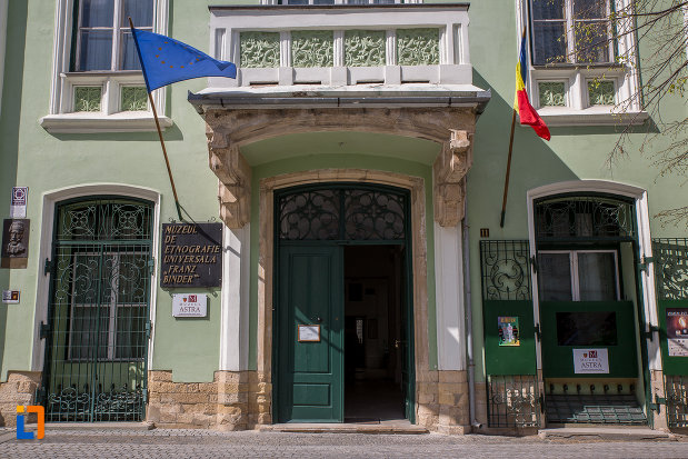 intrarea-in-muzeul-de-etnogtrafie-universala-franz-binder-din-sibiu-judetul-sibiu.jpg