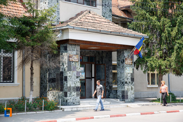 intrarea-in-muzeul-municipal-de-istorie-din-rosiori-de-vede-judetul-teleorman.jpg